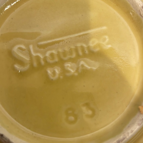 Shawnee USA Vintage Fruit Bowl and Lid - Picture 9 of 9